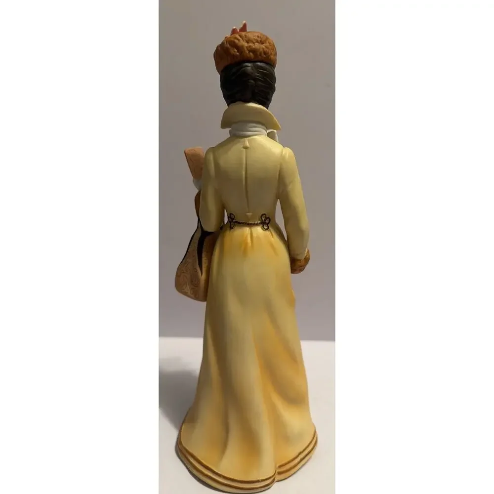 Avon Miss Mrs. Albee President’s Club Award 1981 Vintage Porcelain Figurine 10